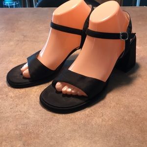 Mudd Black size 9.5 Sandals